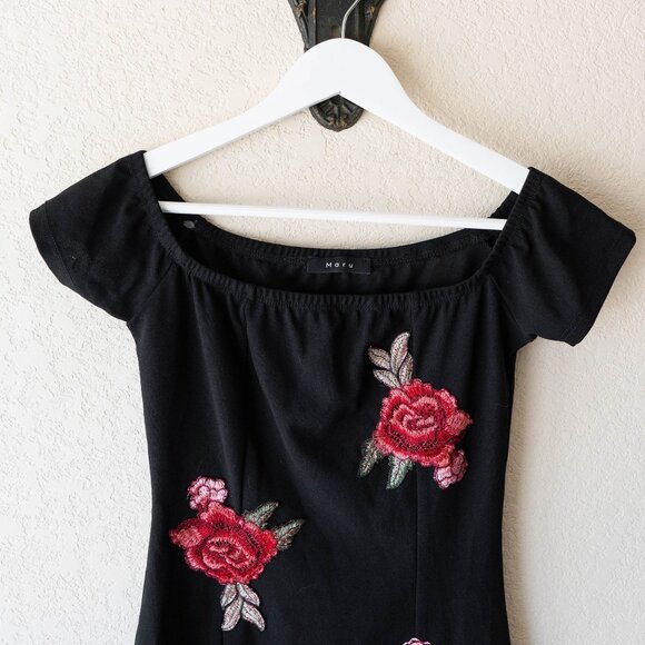 Maru Dress Sz S Black Floral Roses Embroidered Cap Sleeve Asymmetric Front Slit - Picture 2 of 7